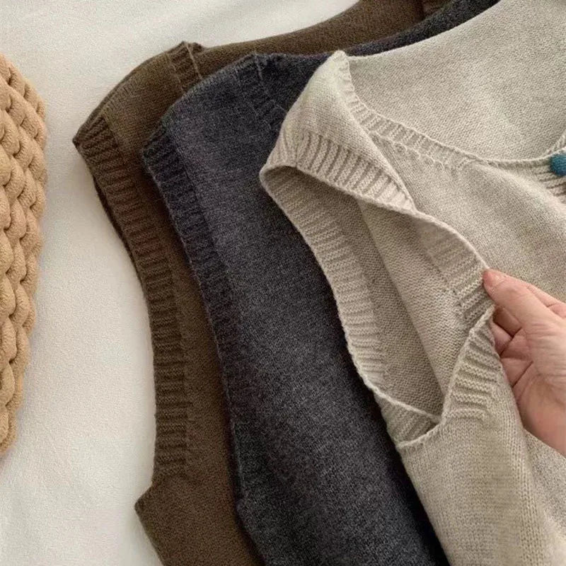 KAMIZELKA DZIANINOWA MARIBEL Z KOLOROWYMI GUZIKAMI