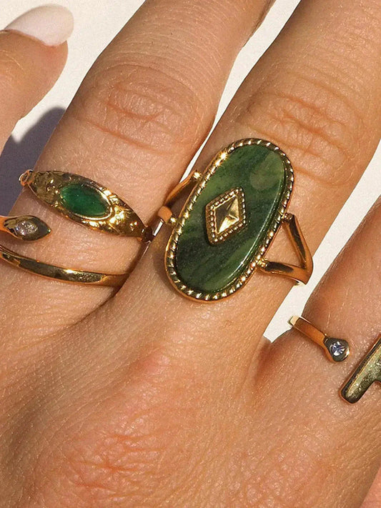 Amaris – Kamienne akcenty – Elegancka obrączka