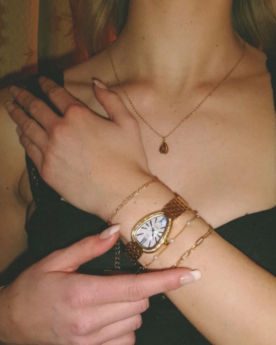 Aurelia – Projekt w kształcie łzy – Złocisty zegarek