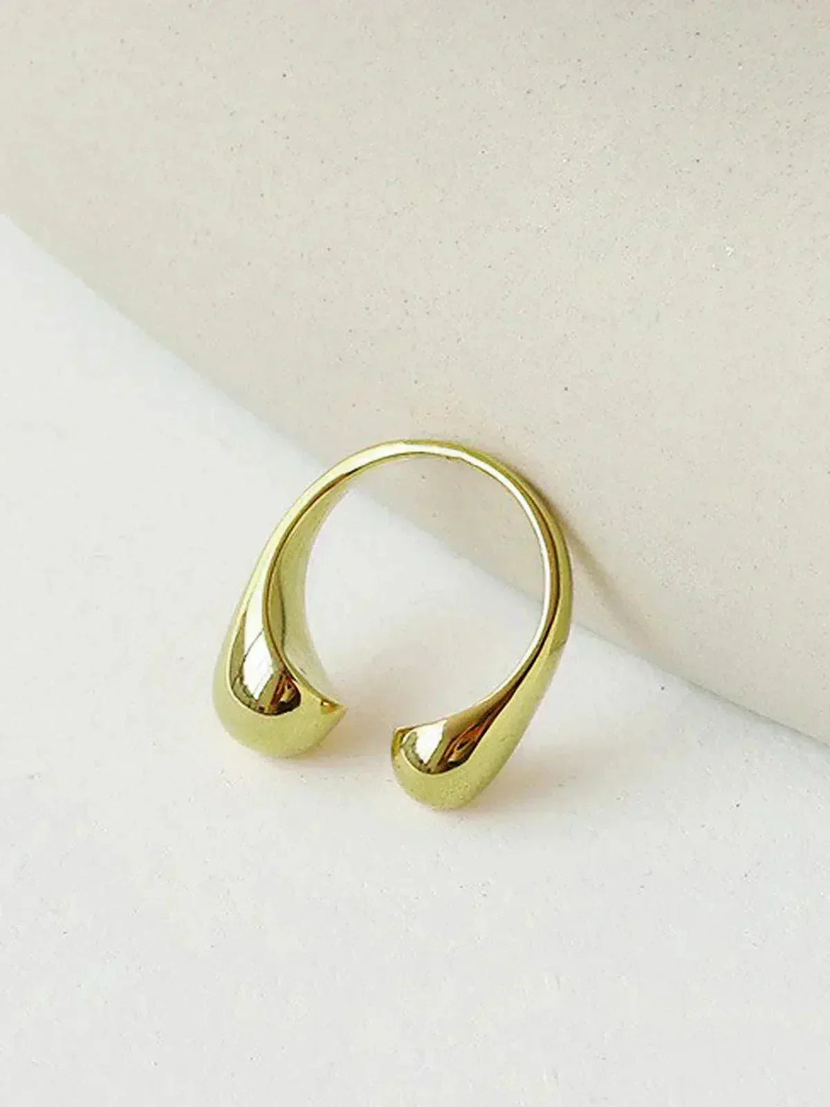 Noxara – Minimalistyczny design – Pozłacany pierścionek